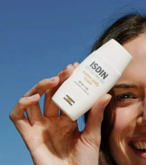 Locion Facial ISDIN FOTOULTRA 100 Color. Producto esencial para el cuidado de la piel.