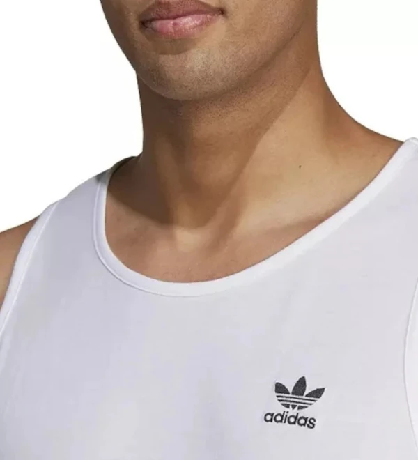 Camiseta Esqueleto Adidas Trefoil Essentials. 100% algodón. Perfecto para relajarse.