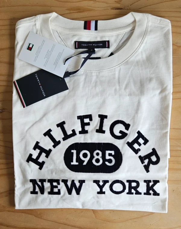 Camiseta Tommy Hilfiger Logo Varsity Monotype