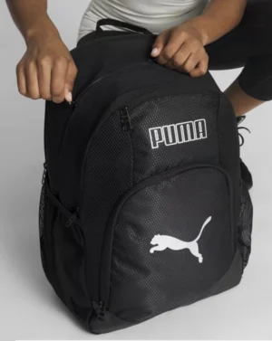 mochila deportiva negra