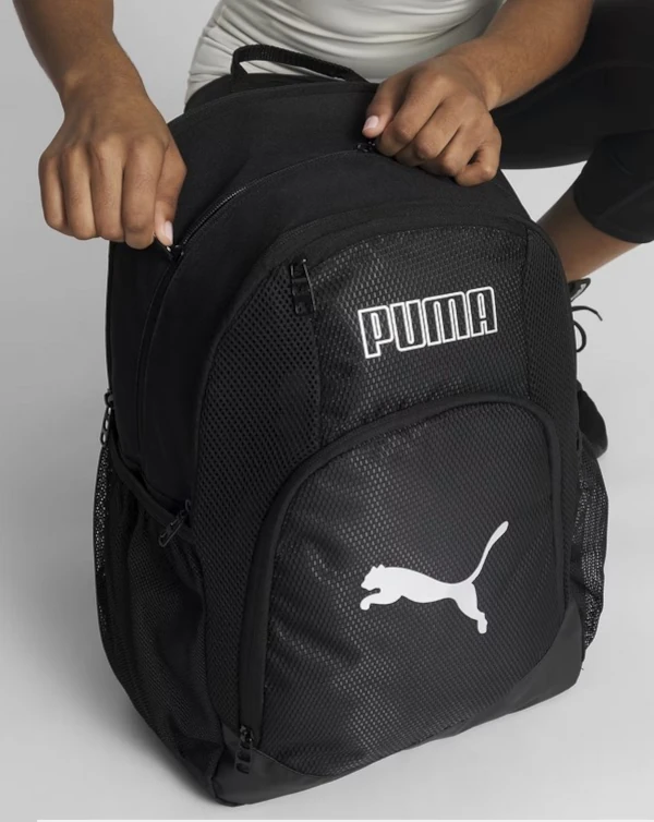 mochila deportiva negra